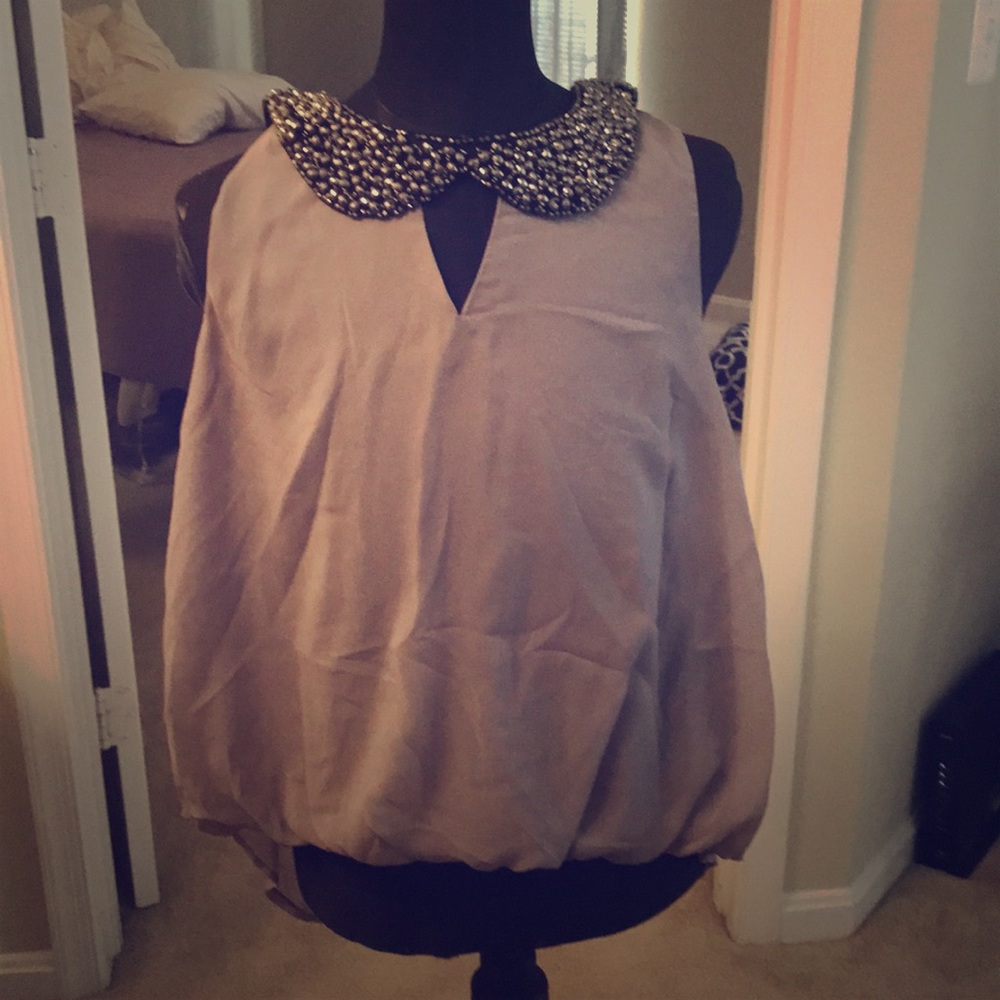 Sequence collar tank top blouse.